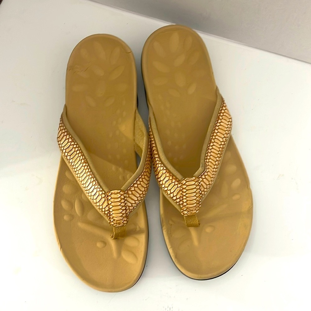 MEGNYA Tan Women Flip Flops Orthotics Arch Support Slip Resistance Size 12